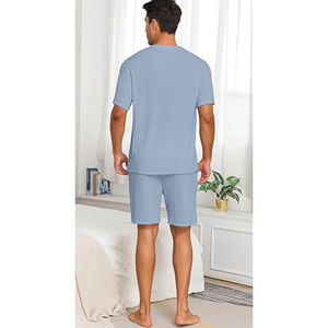 Ensemble T-shirt et short assortis pour hommes pour l'entraînement et les loisirs Design léger pour un confort tout au long de la journée - Product Image 5