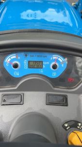 Tracteur compact 4x4 23 CV EPA avec chargeur frontal et rétrocaveuse pour l'agriculture et les petites exploitations agricoles - Product Image 6