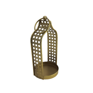 Soporte de pilar de vela de tamaño pequeño de Metal de Venta caliente acabado dorado para el hogar boda Navidad iluminación de mesa decoración hecha a mano - Product Image 5