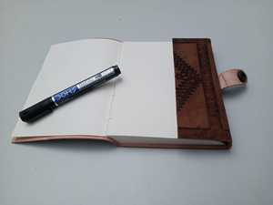 Élégant carnet de notes en cuir rouge artisanal vintage A4 couverture rigide cadeau pour hommes et femmes style journal rétro - Product Image 4