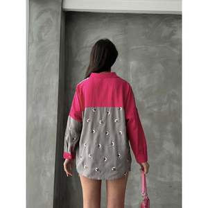 Blusas y Camisas Florales Grises y Fucsia para Mujer Topshow, Producto al por Mayor - Product Image 1