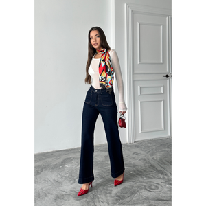 กางเกงยีนส์ผู้หญิงสีน้ำเงินกรมท่าพร้อมดีเทลกระเป๋าด้านหน้าที่โดดเด่น - Product Image 4