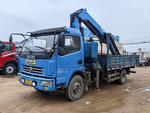 Camion de fret moyen d'occasion Dongfeng 2017 4x2 avec grue 5 tonnes, bras pliant 3 sections, pour livraison logistique du dernier kilomètre et marchandises générales - Product Image 4