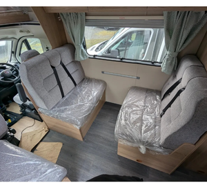 Caravane en aluminium bleu foncé 6-B-e-r-t-h avec 6 sièges pour le camping - Product Image 3
