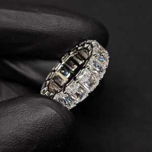 แหวนเพชรสีขาวสุดหรูสีทองประดับเพชรหรูหราได้รับการรับรองว่า IGI รูปทรงดีเครื่องประดับสำหรับปาร์ตี้แหวนแต่งงานได้รับการรับรอง - Product Image 2