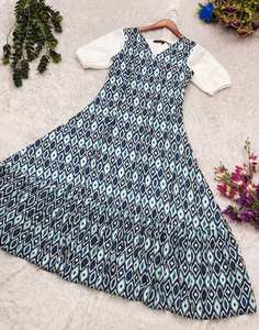 Un hermoso maxi de verano con el patrón único de manga Hakoba - Product Image 1