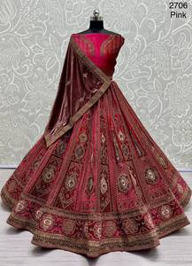 ออกแบบเย็บปักถักร้อย lehenga choli กับงานแพทช์กำมะหยี่ - Product Image 5
