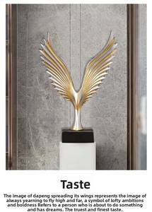 Scultura in Resina Ali d'Angelo - Design Animale Pop Art Fatto a Mano, Regalo per Compleanno e Diwali, Decorazione per la Casa - Product Image 6