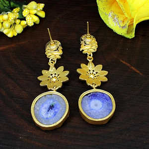 Vente en gros de boucles d'oreilles chandelier à quartz solaire bleu - Product Image 5