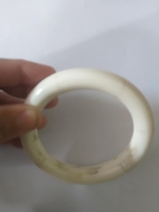 Bracelet en os écologique fait main style punk moderne, bijoux en quartz poli pour femmes et hommes, idéal pour les fêtes - Product Image 3