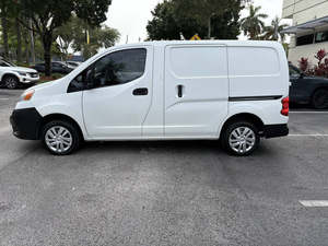 2015 Nissan NV200 SV con motor Turbo AWD Drive Asientos de tela R17 Tamaño del neumático Listo para enviar - Product Image 2