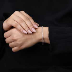 Bracelet tennis en diamant rond de laboratoire brillant, accessoire de mode élégant - Product Image 4