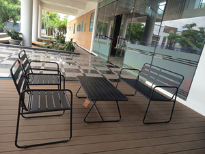 Mesa de Comedor Moderna para Exterior con Estructura de Acero Negro y Tablero de Listones para Sala de Estar y Parque - Product Image 3
