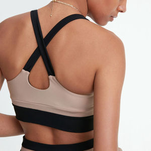 Conjunto Deportivo de Alta Calidad para Mujer, con Rayas Atléticas, Mangas Cortas, Sujetador Deportivo Sexy, Pantalones Cortos de Cintura Alta, Leggings Transpirables para Yoga - Product Image 3