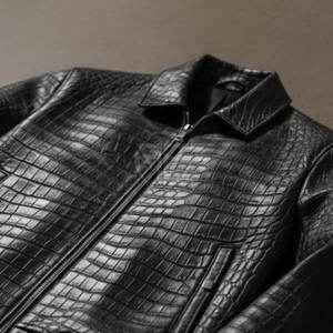 Veste en cuir de vache à finition gaufrée avec logo frontal à motif uni, veste d'hiver légère et écologique - Product Image 6