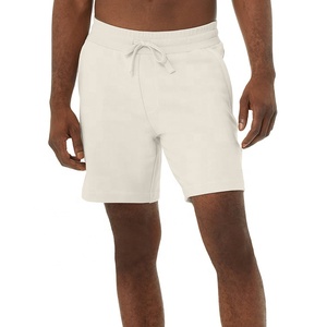 Pantalones cortos de gimnasio con cintura elástica y cordón y bolsillos traseros de LICRA de algodón con logotipo personalizado de la marca de fábrica - Product Image 2