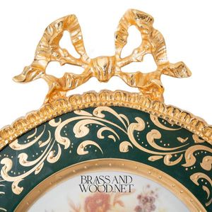 Assiette décorative vintage avec accents dorés, pièce d'exposition florale classique pour une décoration intérieure élégante - Product Image 5