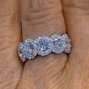 Anillo de moissanita de media eternidad de corte redondo CTW 1,10 para mujer, banda de regalo de aniversario y cumpleaños para amor y celebración - Product Image 2