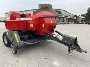 Meilleure presse à balles carrée Massey Ferguson 1842S pour la récolte de céréales, de maïs, de blé, de riz, d'arachides et de pommes de terre - Product Image 3