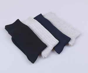 Chaussettes de sport personnalisées colorées tendance et très demandées, chaussettes de travail pour hommes, chaussettes de sport en coton personnalisées - Product Image 3