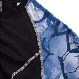 Chemises de Compression Logo personnalisé de bonne qualité, manches longues 100% coton Polyester hommes impression par Sublimation col rond homme protection contre l'éruption cutanée - Product Image 5