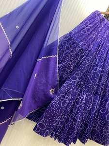 Traje de Diseñador Exclusivo con Bordado de Espejos Reales en Tela de Seda Romana, Conjunto Premium Reversible para Fiesta Casual: Top, Pantalón y Dupatta - Product Image 2