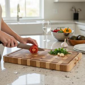 เขียงไม้สำหรับใช้ในครัว เขียงไม้เนื้อแข็งธรรมชาติ พร้อมหูจับและร่องสำหรับน้ำผลไม้ มีจำหน่ายทั่วโลก - Product Image 3