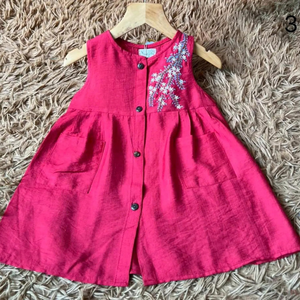 Vestido de lino suave bordado a mano para niñas, estilo informal para el primer cumpleaños de niños pequeños, OEM hecho en Vietnam - Product Image 3