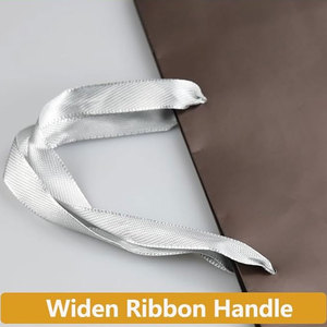 Sang trọng không thấm nước Kraft túi giấy giá tốt nhất nhà máy thiết kế mới nóng Bán Quần áo thủ công sang trọng đóng gói túi cán - Product Image 2