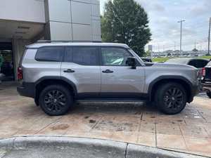 Toyota Land Cruiser Base 2025 SUV Gris, Faros LED, Transmisión Automática, Neumáticos R19, Motor a Gasolina, 5 Asientos, Interior de Tela - Product Image 3