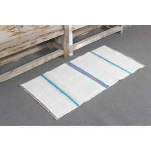 Alfombra Turca Vintage Kilim Pequeña de 1.7x3.2 pies, Alfombra Blanca Sólida de Lana - Product Image 1