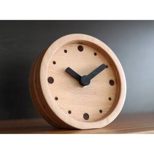 Increíbles tonos de madera cálidos crean un ambiente acogedor y reconfortante. El reloj de mesa de madera ofrece un aspecto premium. - Product Image 6