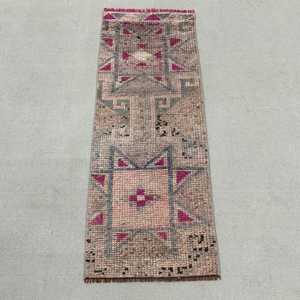 Alfombra Turca de 1.7x4.6 pies, Alfombra Vintage, Alfombra Gris con Diseño de Patchwork de Lana - Product Image 1