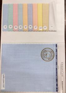 Un tissu de couleur unie mélangeant polyester et coton, offrant un look classique pour les vêtements formels et décontractés - Product Image 5