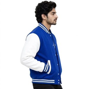 Chaqueta Varsity de Invierno para Hombre con Mangas en Contraste, Cuello Acanalado y Bolsillos Frontales Prácticos para un Look Casual Clásico y Moderno - Product Image 3