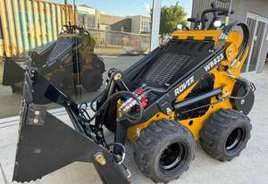 Minicargadora Skid Steer Rover WB823 al por Mayor con Peso Operativo de 1.1 T, Equipada con Motor y Caja de Cambios Yanmar - Product Image 2