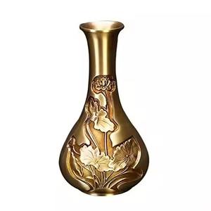 Vase élégant en laiton pour fleurs Pot décoratif fait à la main avec gaufrage floral parfait pour la maison ou la table de bureau - Product Image 2