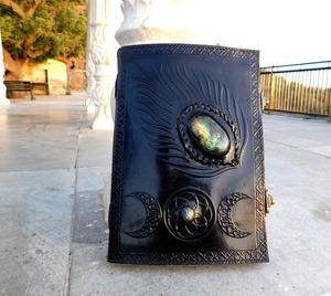 Diario de cuero de piedra labradorita negra curación de plumas de pavo real - Product Image 3