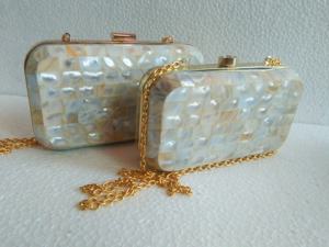 Bolso de Mano de Resina Bohemio de Lujo Hecho a Mano y Personalizado para Bodas y Fiestas, con Diseño Moderno y Personalización de Logotipo en Color - Product Image 5