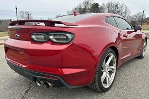 Chevrolet Camaro 2SS Sedán 2019 USADO ~15,500 Millas, Motor V8 Turbo de 6.2 Litros, Neumáticos R20, Interior Oscuro, Color Rojo Granate Tintcoat, Bajo Kilometraje - Product Image 4