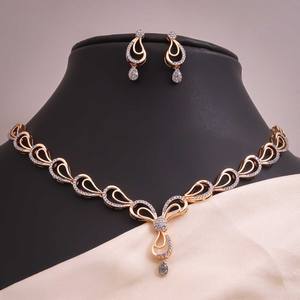 Elegante Juego de Collar y Aretes Chapados en Oro, Aleación de Alta Calidad con Incrustaciones de Circonitas Cúbicas para Bodas - Product Image 2