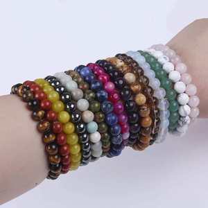 Pulsera Elástica Hecha a Mano con Piedras Semipreciosas y Cuentas de Pirita Natural de 8 mm, Joyería Artesanal Única - Product Image 6