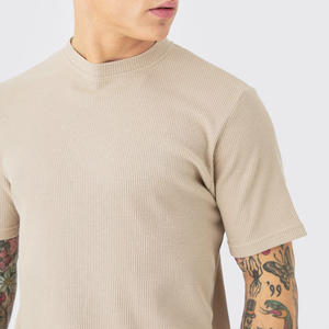 Conjunto de camisa y pantalones cortos de rizo francés para hombre con logotipo personalizado 100% algodón de manga corta antiarrugas y transpirable para un estilo de vida activo - Product Image 6