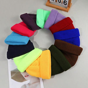 OEM Bonnet tricoté d'hiver unisexe de haute qualité avec manchette unie pour hommes avec logo brodé personnalisé pour le voyage - Product Image 6