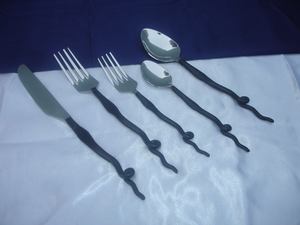 Ensemble de couverts réutilisables de luxe haut de gamme en acier inoxydable 304, vente en gros, personnalisable, élégant, cadeaux d'affaires, cadeaux de fête, CLASSIQUE - Product Image 3