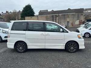 TOYOTA NOAH d'occasion, conduite à gauche/droite - Product Image 5