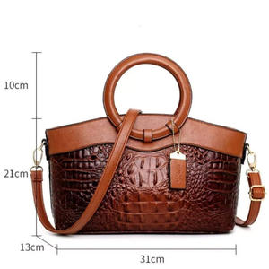 2025 Venta caliente nuevo diseño Venta caliente señoras al aire libre bolsos de cuero genuino Cross Body Sling bolso de hombro - Product Image 2