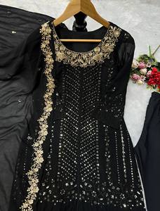 Elegante vestido de fiesta Kurta con pantalón a juego y elegante Dupatta con intrincado trabajo de bordado para eventos especiales - Product Image 4