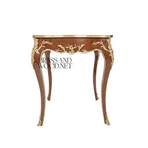 โต๊ะข้างสไตล์ฝรั่งเศสหรูหรา พร้อมลายดอกไม้ฝังประดับและตกแต่งด้วยทองเหลืองสีทองอร่าม สำหรับตกแต่งมุมห้องแบบคลาสสิก - Product Image 4
