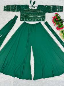 Haut en velours de viscose épais de haute qualité avec un ensemble Sharara élégant pour des occasions élégantes - Product Image 4